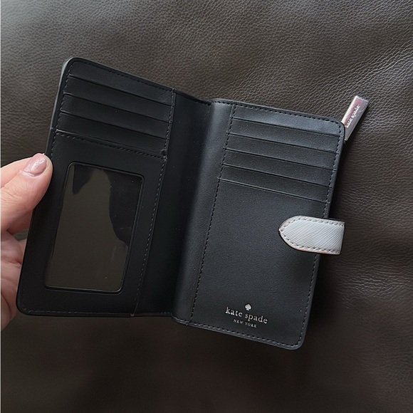 Kate Spade Grey/White Snap WALLET - Picture 3 of 3